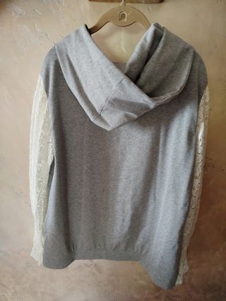 Felpa donna con cappuccio e maniche in pizzo