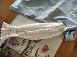 Felpa donna con cappuccio e maniche in pizzo