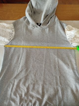 Felpa donna con cappuccio e maniche in pizzo