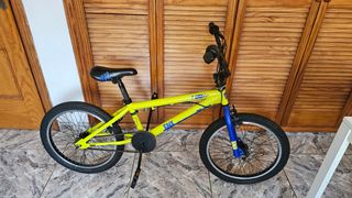 Bicicleta BMX Amarilla y Azul