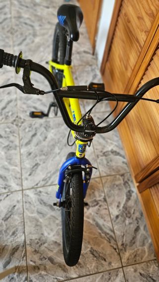 Bicicleta BMX Amarilla y Azul