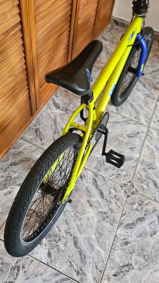 Bicicleta BMX Amarilla y Azul