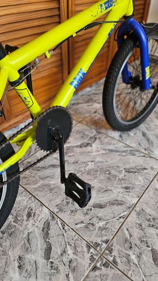 Bicicleta BMX Amarilla y Azul