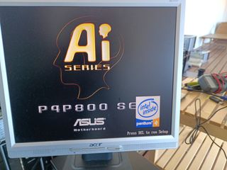 PC Pentium 4 2.66GHz 2.5GB RAM 120GB HDD con asa