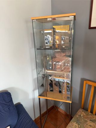 Estantería de cristal y metal