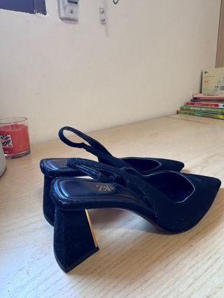 Zapatos de tacón Zara negros