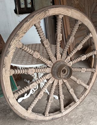 Rueda de Carro Antigua Madera y Metal