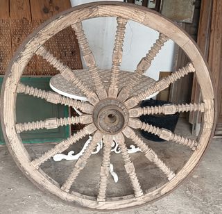 Rueda de Carro Antigua Madera y Metal