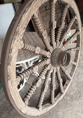 Rueda de Carro Antigua Madera y Metal