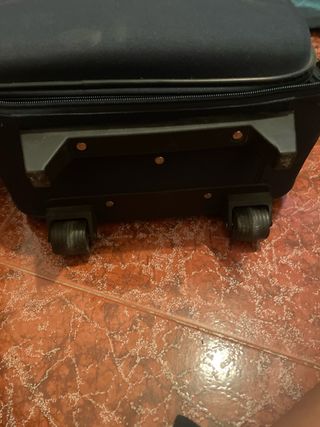 Maleta de viaje MOOS plásticamente nueva 