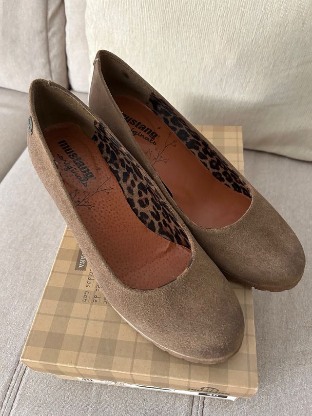 Zapatos Mustang Tacon Ante Marrón Talla 40