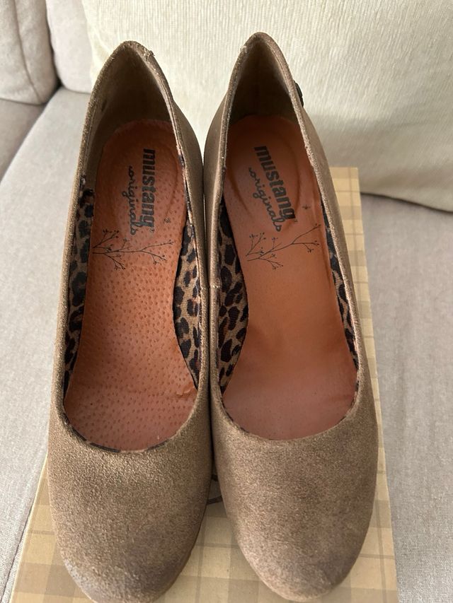 Zapatos Mustang Tacon Ante Marrón Talla 40