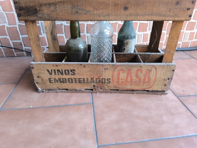Caja antigua de transporte de botellas
