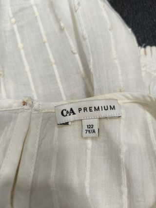 Blusa C&A bordada beige niña 7 años