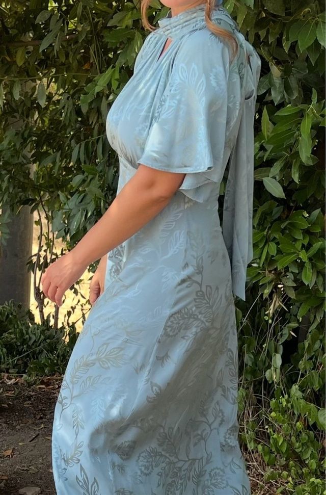 Vestido verde azulado con estampado floral