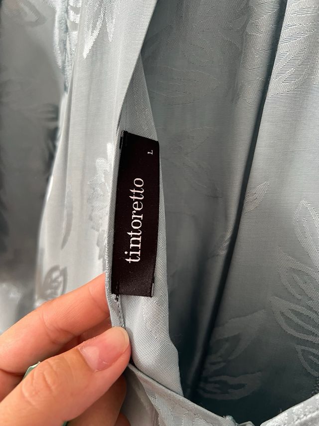 Vestido verde azulado con estampado floral