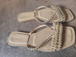 Sandalias Zara Beige Tachuelas