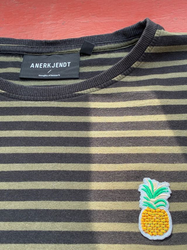 Camiseta Anerkjendt rayas con piña T/L
