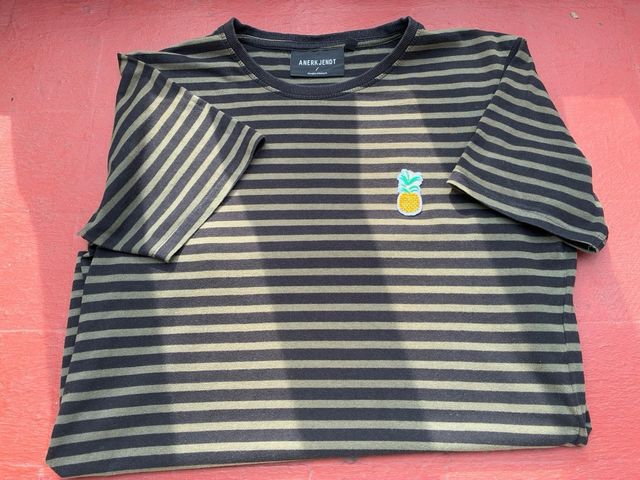 Camiseta Anerkjendt rayas con piña T/L