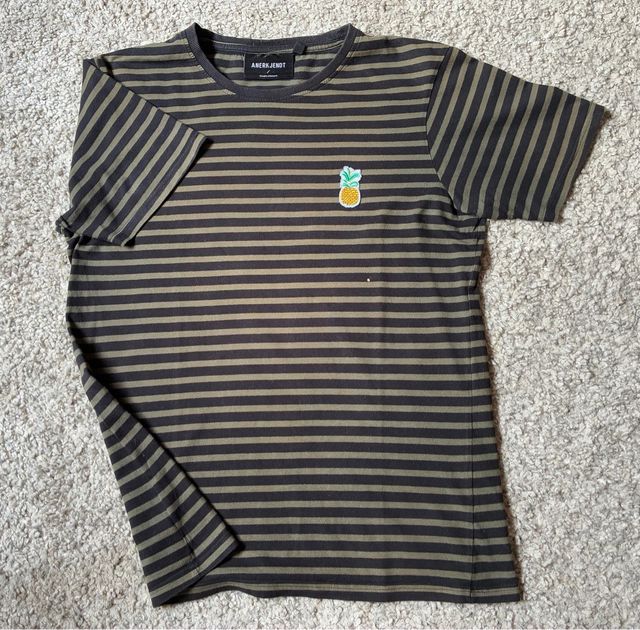 Camiseta Anerkjendt rayas con piña T/L