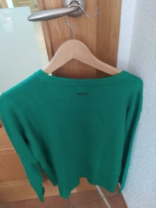 Jersey Desigual verde con letras moradas