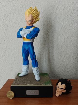 Figura Vegeta Super Saiyan + Cabeza Extra + Base