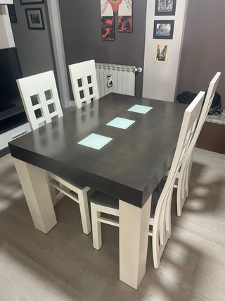 Mesa de Comedor de Madera + 4 Sillas