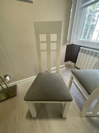 Mesa de Comedor de Madera + 4 Sillas