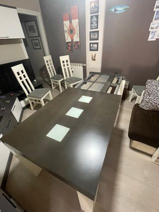 Mesa de Comedor de Madera + 4 Sillas