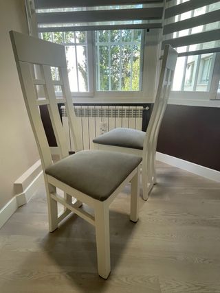 Mesa de Comedor de Madera + 4 Sillas