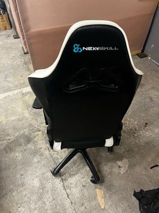 Silla Gaming Newskill Kaidan Negra y Blanca