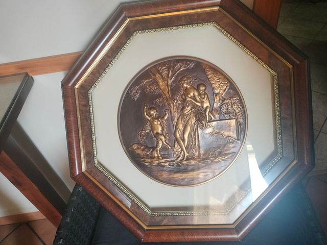 Cuadro Octogonal Bronce Figuras Clásicas