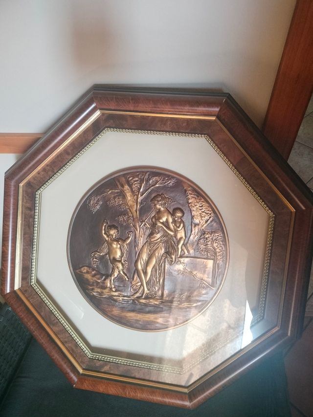 Cuadro Octogonal Bronce Figuras Clásicas