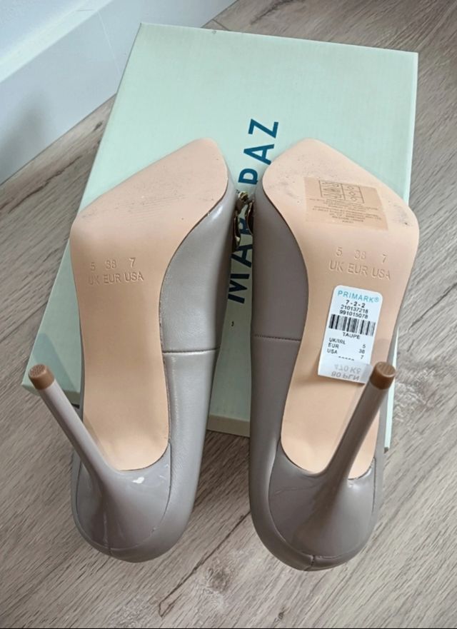 Zapatos de tacón Primark detalle eslabón dorado 38