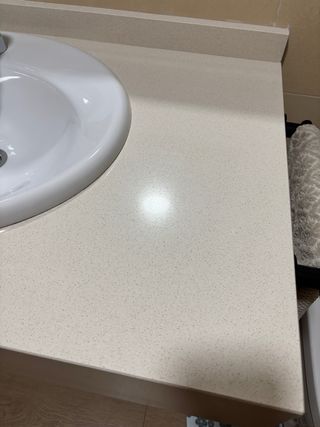 Encimera de baño con lavabo y grifo marca Roca