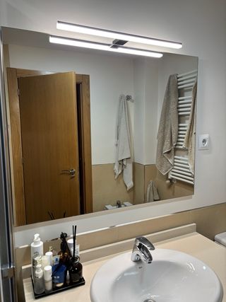 Encimera de baño con lavabo y grifo marca Roca
