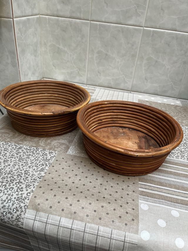 Panera redonda de caña y madera