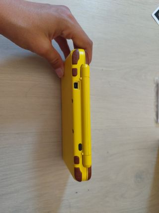 New Nintendo 2DS XL Pikachu y 5 juegos de regalo. 