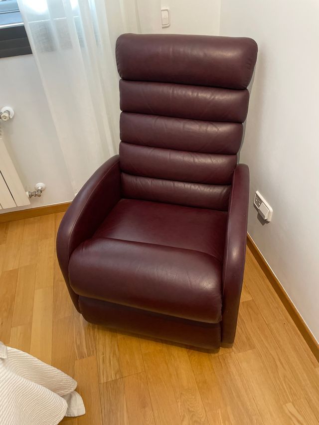 Sillón Mecedora Piel Burdeos