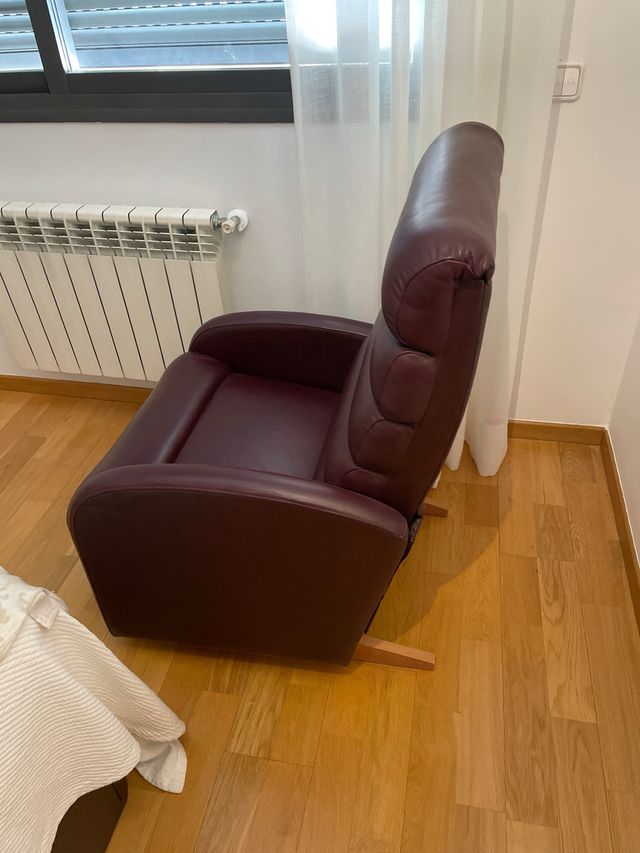 Sillón Mecedora Piel Burdeos