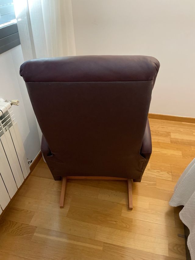 Sillón Mecedora Piel Burdeos