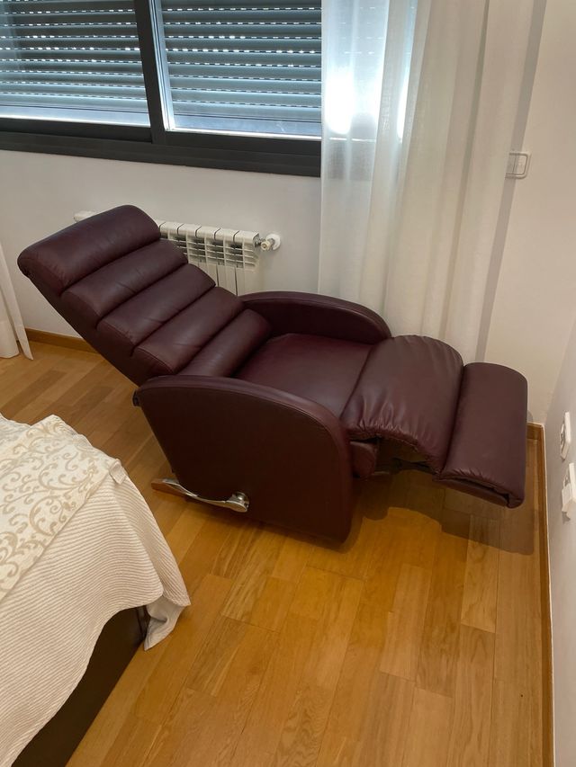 Sillón Mecedora Piel Burdeos