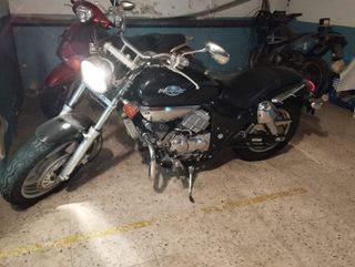Moto Kymco Negra