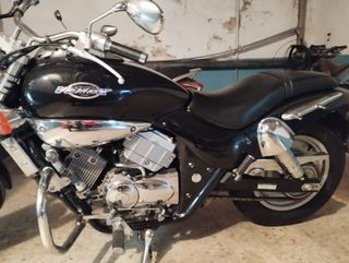 Moto Kymco Negra