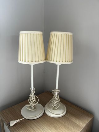 2 Lámparas de noche beige y blancas