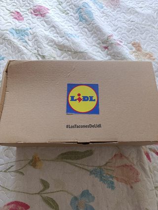 Zapatos Lidl Rojo, Azul y Amarillo