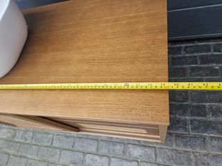 Mueble de baño de madera y ratán