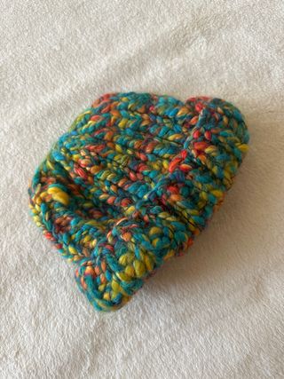Cappello da donna in lana lavorata a maglia multicolor