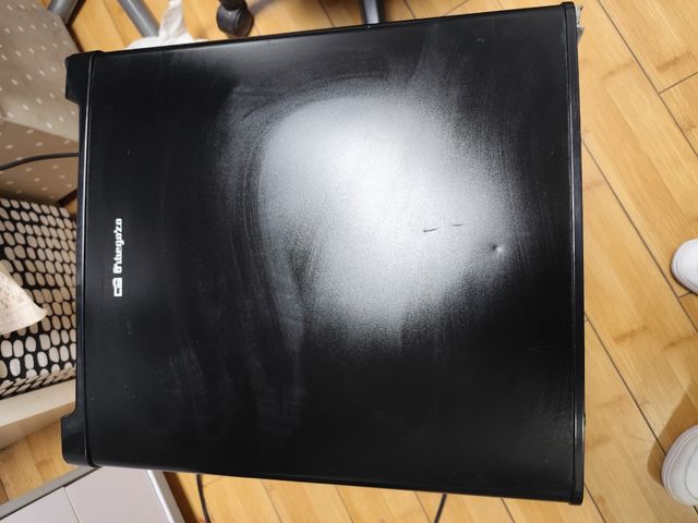 Nevera pequeña negra