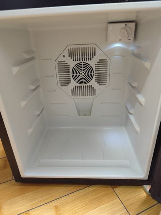 Nevera pequeña negra